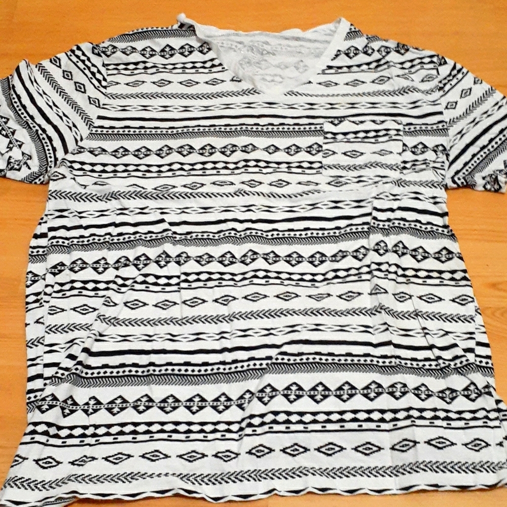 Patterned T-Shirt with pocket